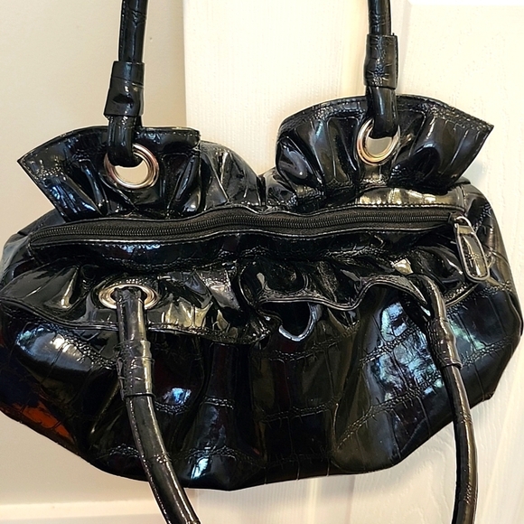 🍁Beautiful Gathered Vinyl Embossed Black Shoulder Bag - Picture 4 of 5